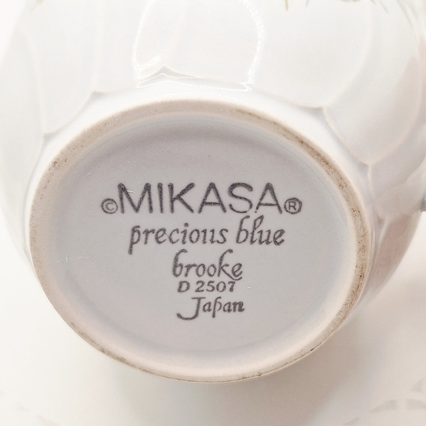 Mikasa Precious Blue Brook 6 oz Soy Wax Candle