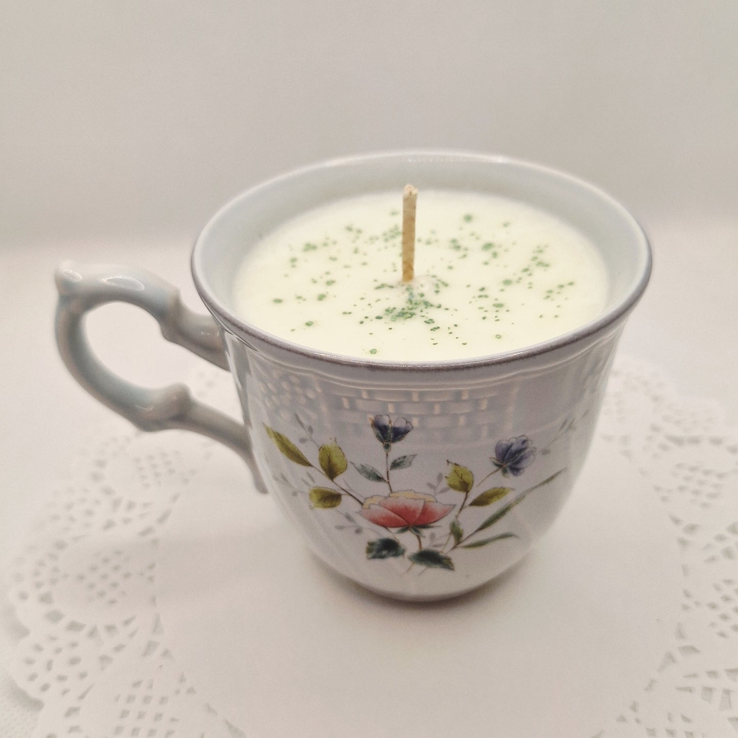 Mikasa Precious Blue Brook 6 oz Soy Wax Candle