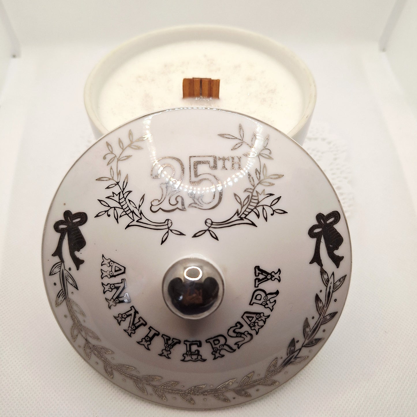 Lefton 25th Anniversary 8 oz Footed Dish Wood Wick Candle