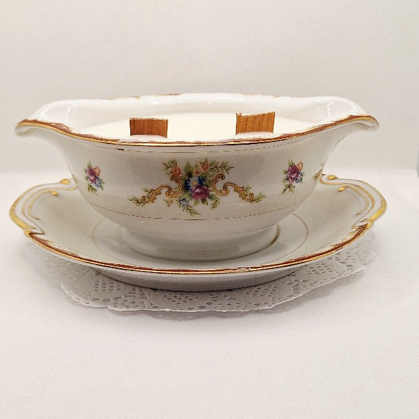 Harmony House Wembley Gravy Boat massage oil candle